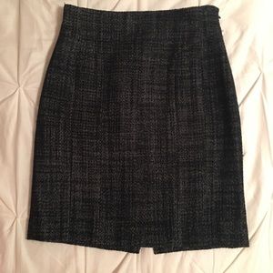 Ann Taylor Navy size 6 knee-length skirt